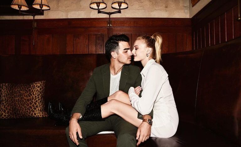 ¿Estrena romance? Captan a Sophie Turner besándose con un actor de Fear The Walking Dead