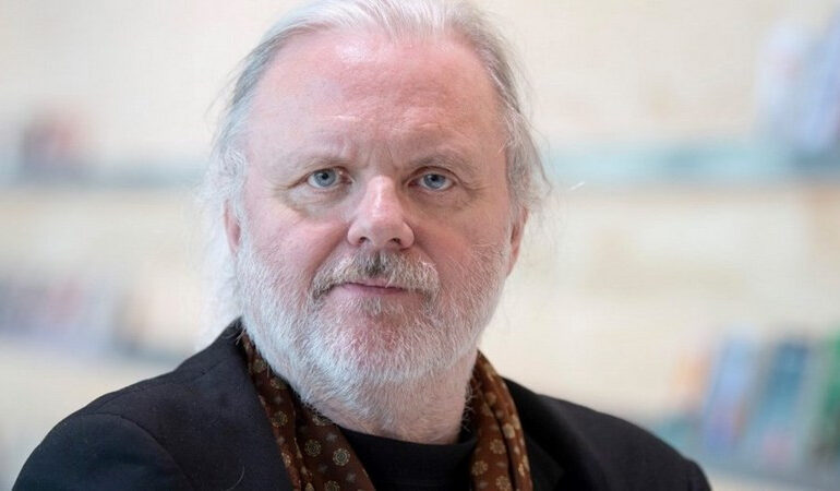 Entregan Nobel de Literatura al noruego Jon Fosse por sus innovadoras obras de teatro y prosa