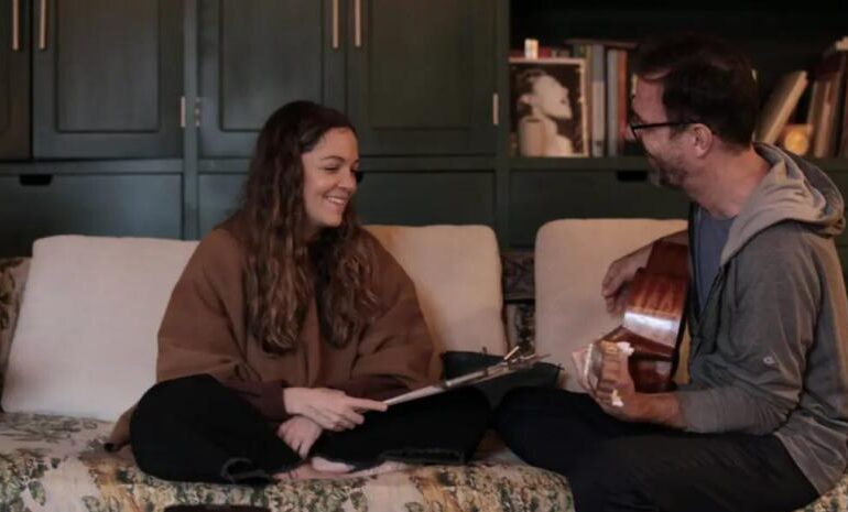El alma retro de Kevin Johansen y Natalia Lafourcade se unen en ‘Puntos Equidistantes’