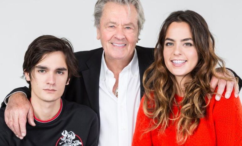 El hijo menor de Alain Delon añade una nueva denuncia contra su hermana