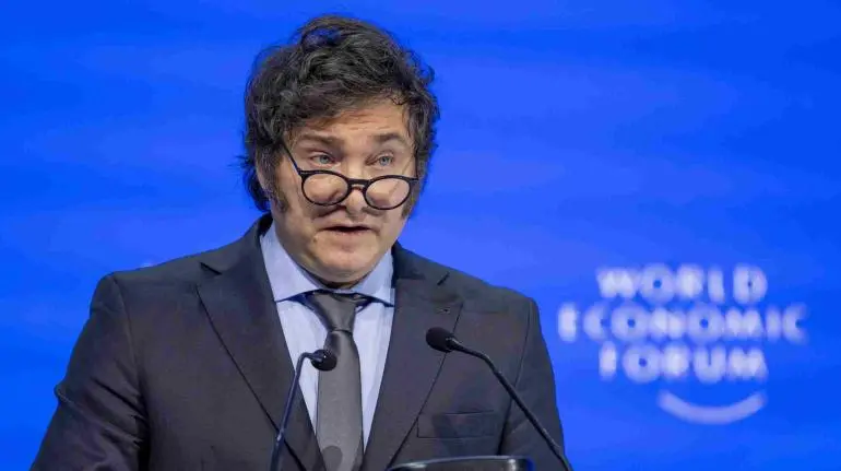 Tras salida de ministro de Infraestructura, Milei sopesa incluir esa cartera en Ministerio de Economía