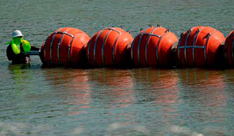 Tribunal de apelaciones revoca orden que exigía a Texas mover boyas flotantes en Río Bravo