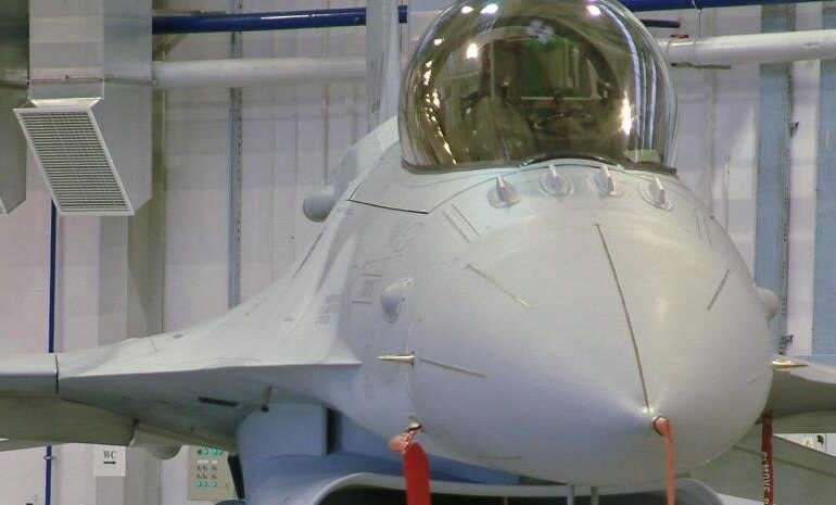 “Ya ven, les dije que esos aviones de guerra están muy mimados”