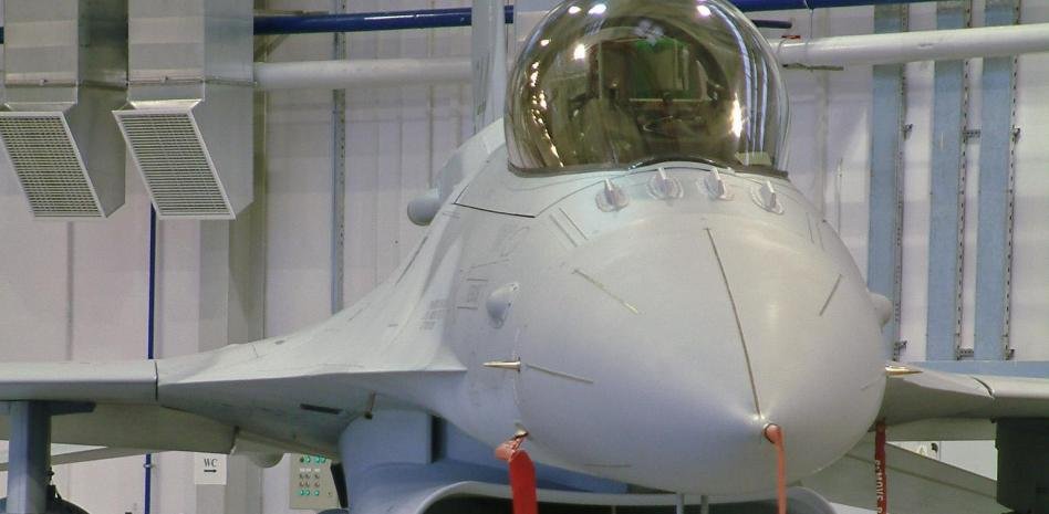 “Ya ven, les dije que esos aviones de guerra están muy mimados”