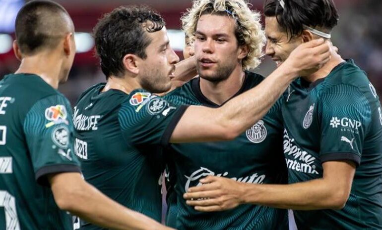 Chivas le quita el invicto al Monterrey