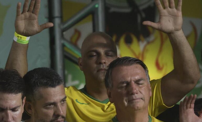 La Policía acusa a Bolsonaro de falsear cartilla de vacunación contra la covid-19